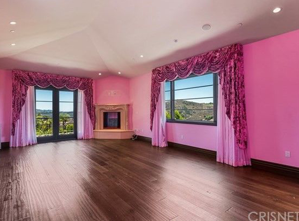 Go Inside Jeffree Star S 4 Million Barbie Inspired Mansion E Online